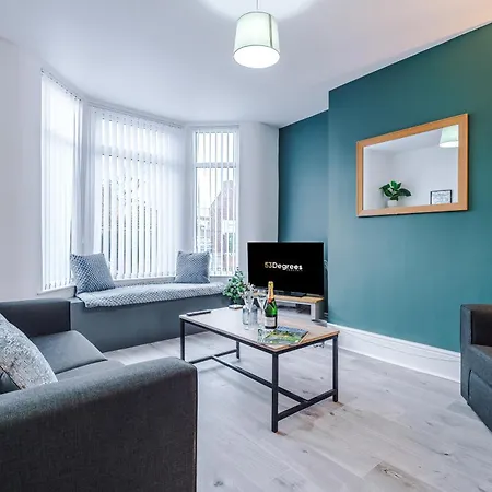 Pristine 3-Bed Home In Anfield By 53 Degrees Property, Ideal For Big Groups & Business, Free Parking! Liverpool Exterior photo