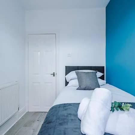 Pristine 3-Bed Home In Anfield By 53 Degrees Property, Ideal For Big Groups & Business, Free Parking! Liverpool Exterior photo