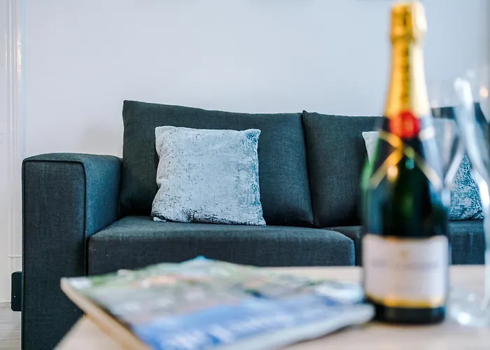 Pristine 3-Bed Home In Anfield By 53 Degrees Property, Ideal For Big Groups & Business, Free Parking!