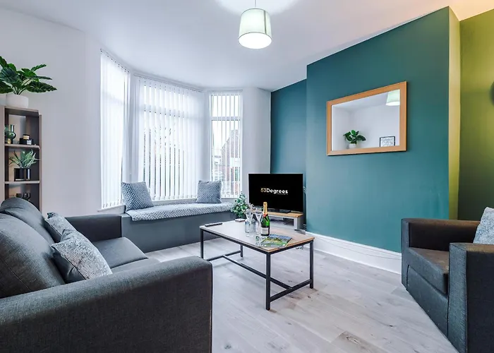 Pristine 3-Bed Home In Anfield By 53 Degrees Property, Ideal For Big Groups & Business, Free Parking!