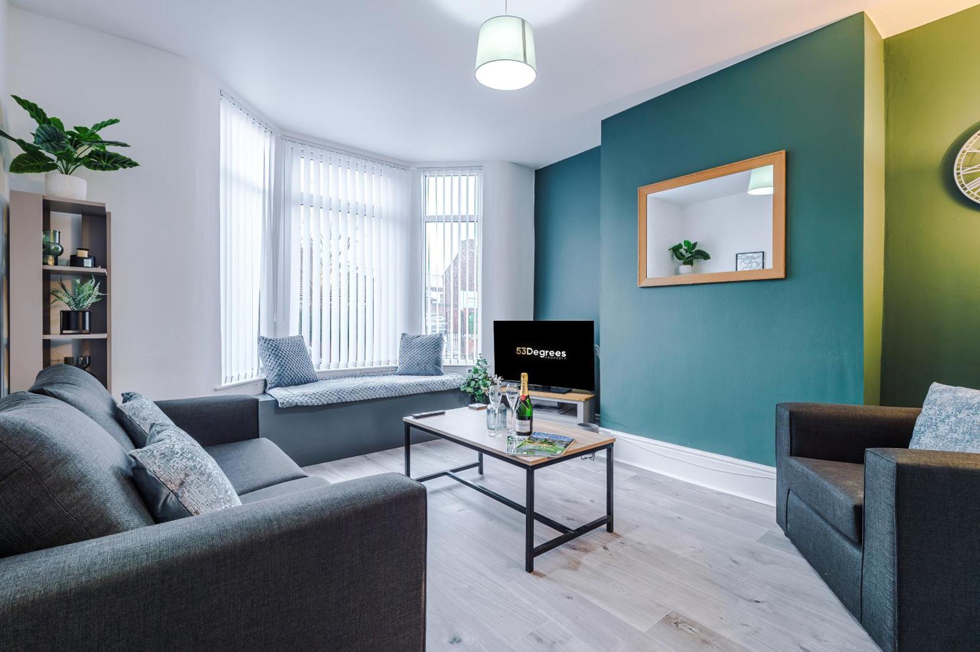Pristine 3-bed In Anfield By 53 Degrees Property, Ideal For Big Groups & Business, Free Parking! *