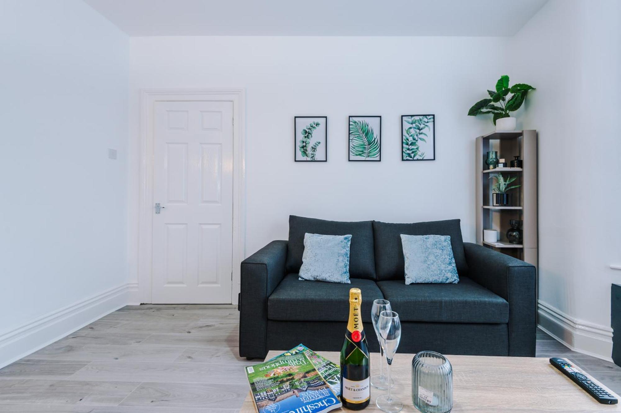 Pristine 3-bed In Anfield By 53 Degrees Property, Ideal For Big Groups & Business, Free Parking! Holiday home *