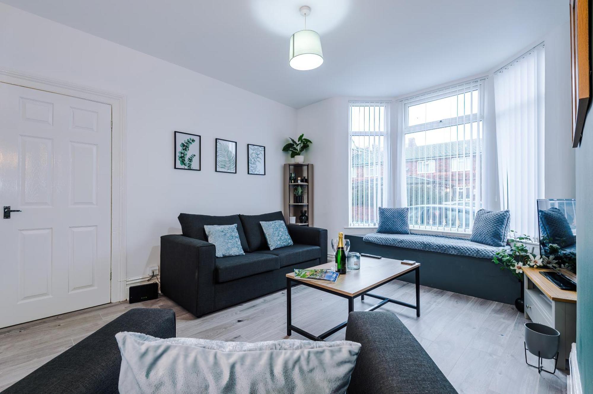 Holiday home Pristine 3-bed In Anfield By 53 Degrees Property, Ideal For Big Groups & Business, Free Parking! Liverpool