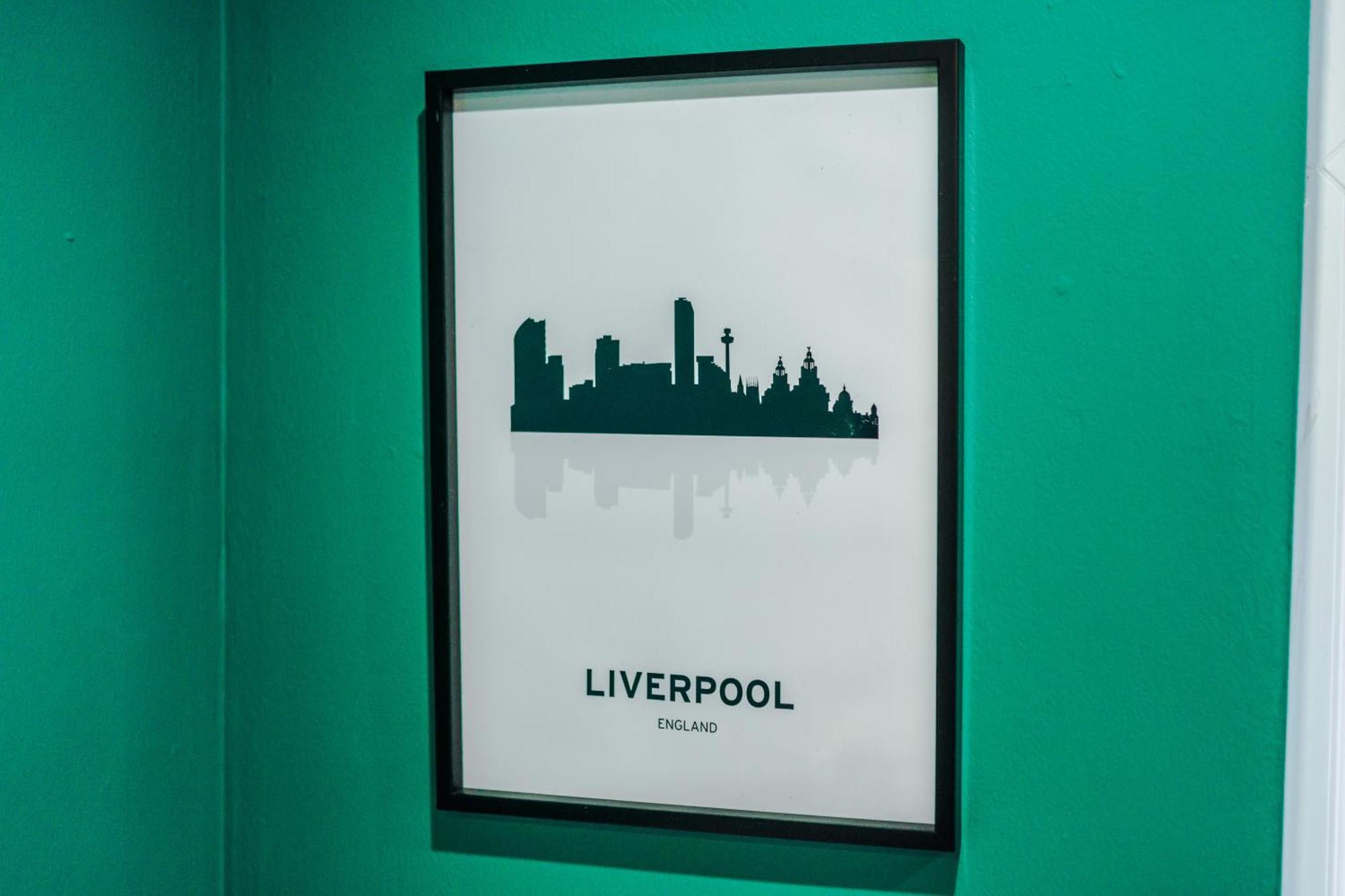 Pristine 3-bed In Anfield By 53 Degrees Property, Ideal For Big Groups & Business, Free Parking! *