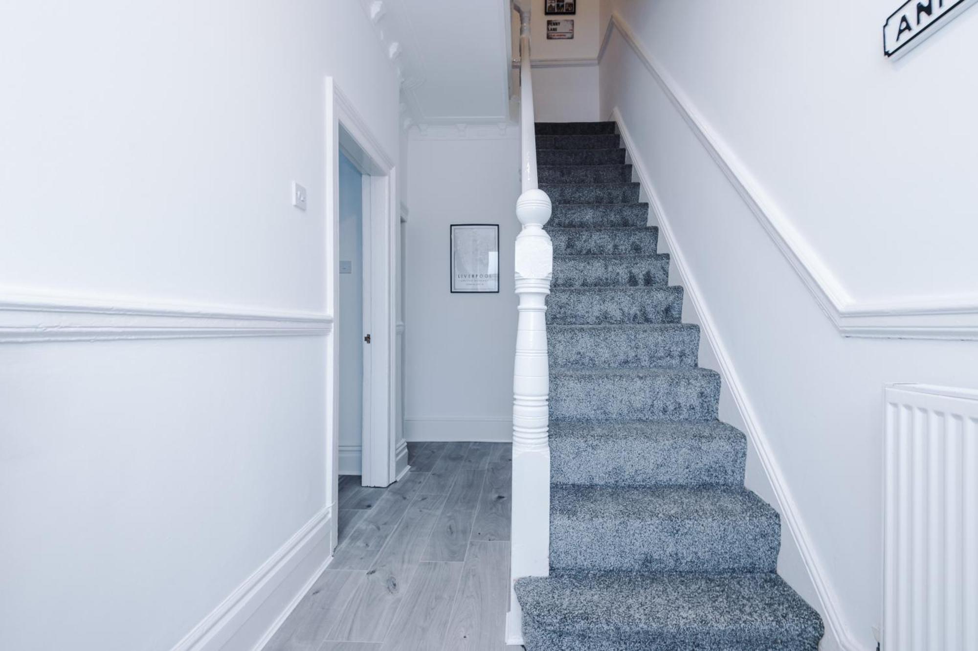 Holiday home Pristine 3-bed In Anfield By 53 Degrees Property, Ideal For Big Groups & Business, Free Parking! *