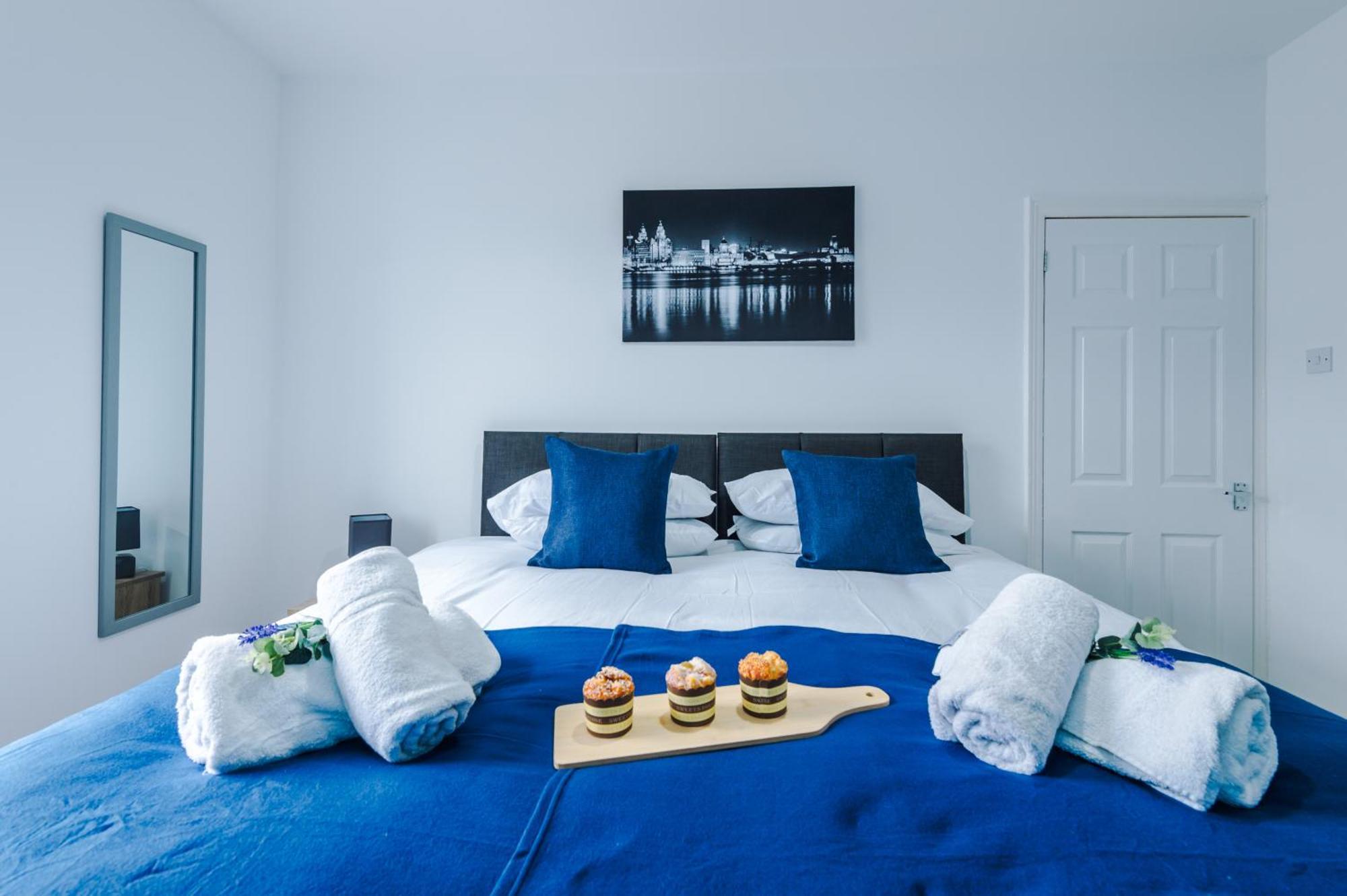 Pristine 3-bed In Anfield By 53 Degrees Property, Ideal For Big Groups & Business, Free Parking! *