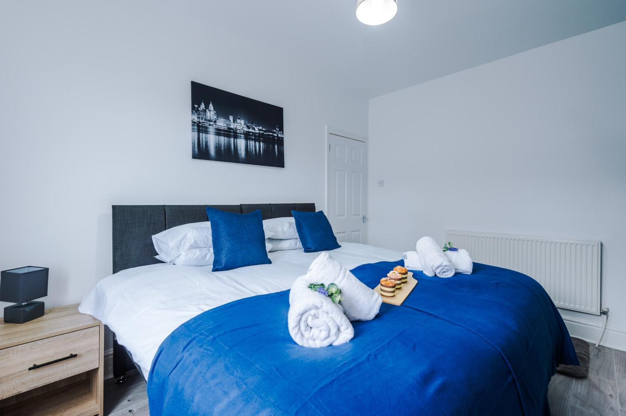 Pristine 3-bed In Anfield By 53 Degrees Property, Ideal For Big Groups & Business, Free Parking! Holiday home Liverpool