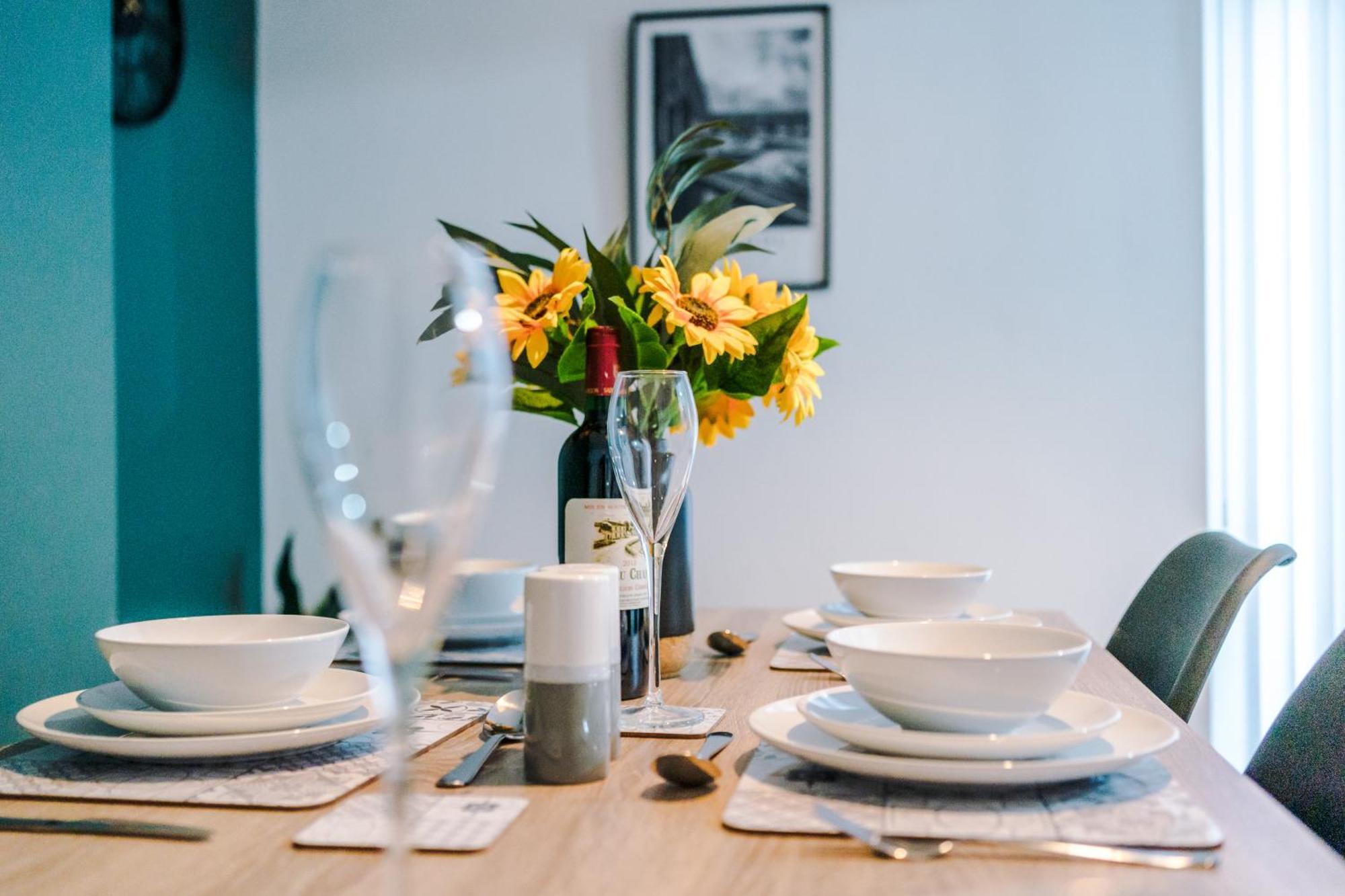 Pristine 3-bed In Anfield By 53 Degrees Property, Ideal For Big Groups & Business, Free Parking!