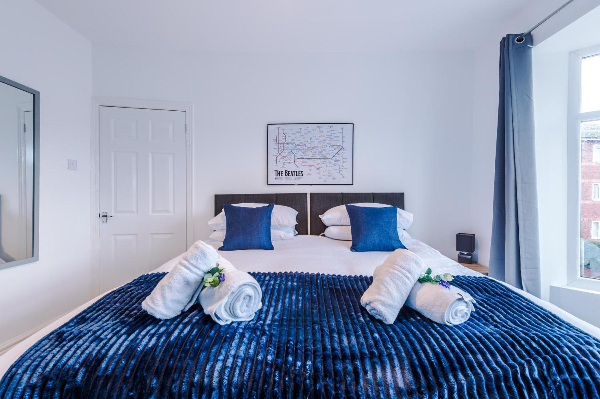 Pristine 3-bed In Anfield By 53 Degrees Property, Ideal For Big Groups & Business, Free Parking! *